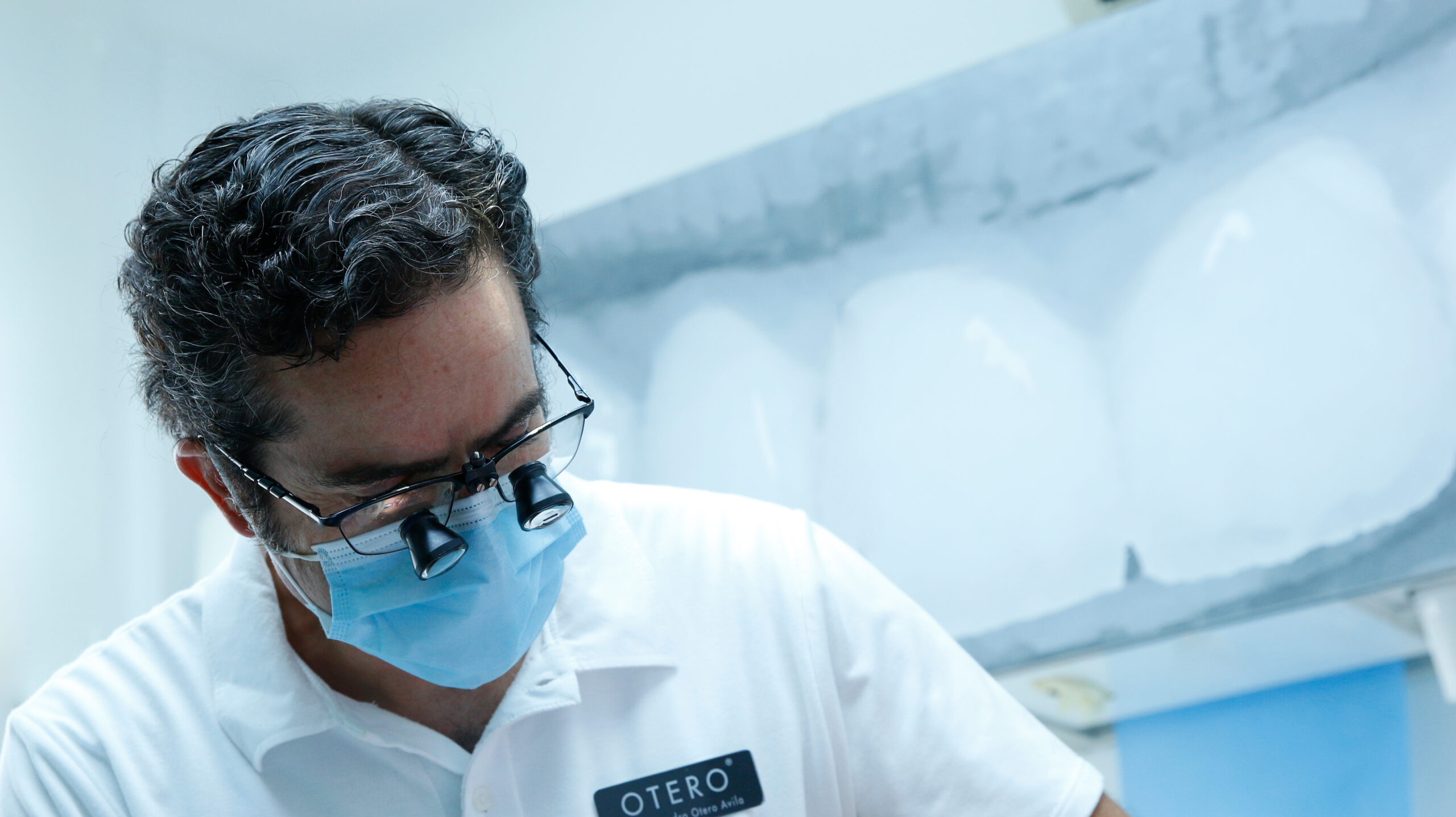 Dr. Alejandro Otero Ávila | Dentista tratamientos estéticos en Granada | Clínica Otero