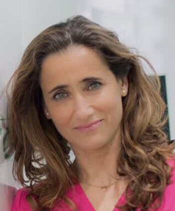 Dra. Esther Lillo Prieto | Dentista en Granada | Clínica Otero