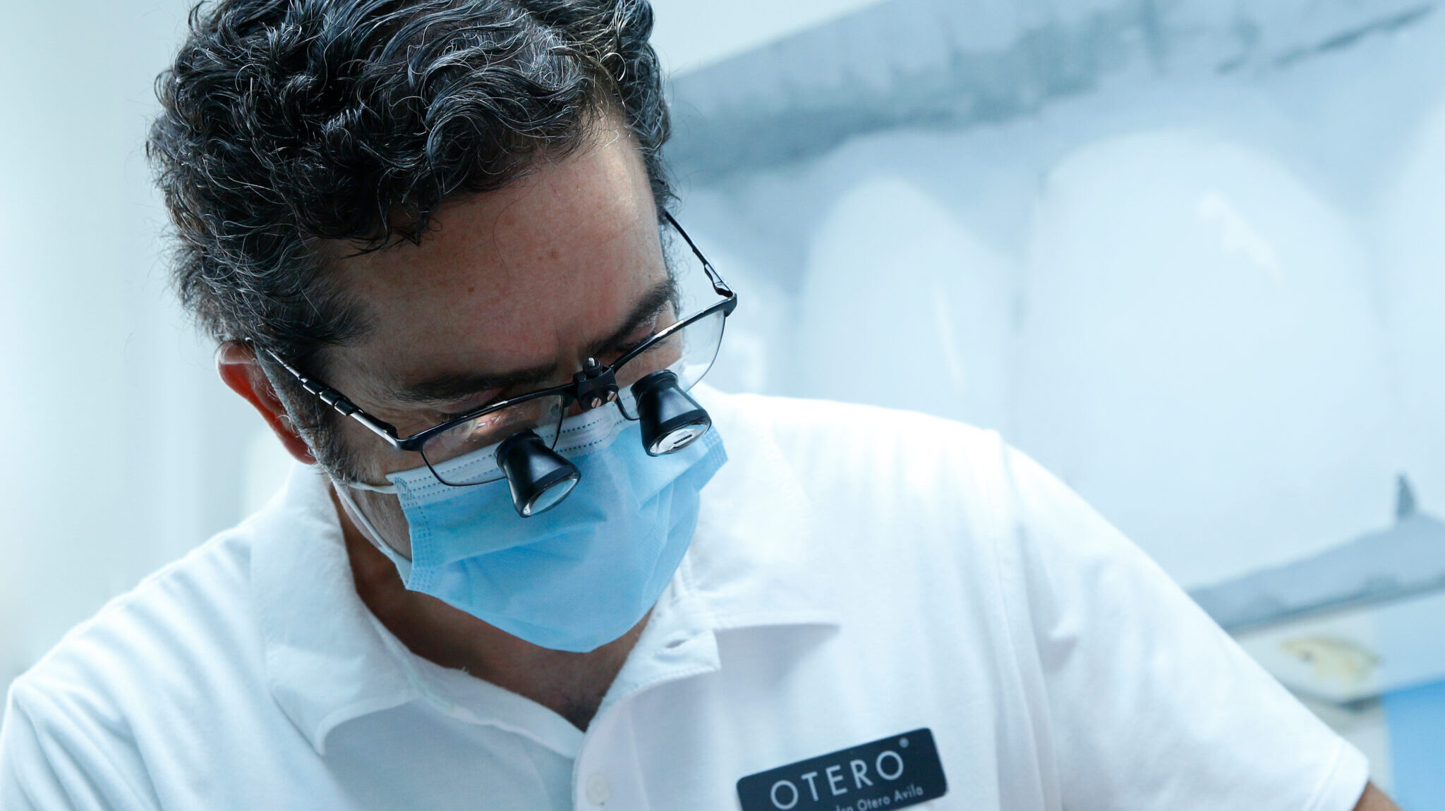 Dr. Alejandro Otero Ávila | Dentista tratamientos estéticos en Granada | Clínica Otero