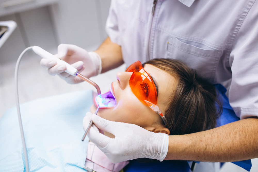 Blanqueamiento dental en Granada: tipos y cuál es el más efectivo