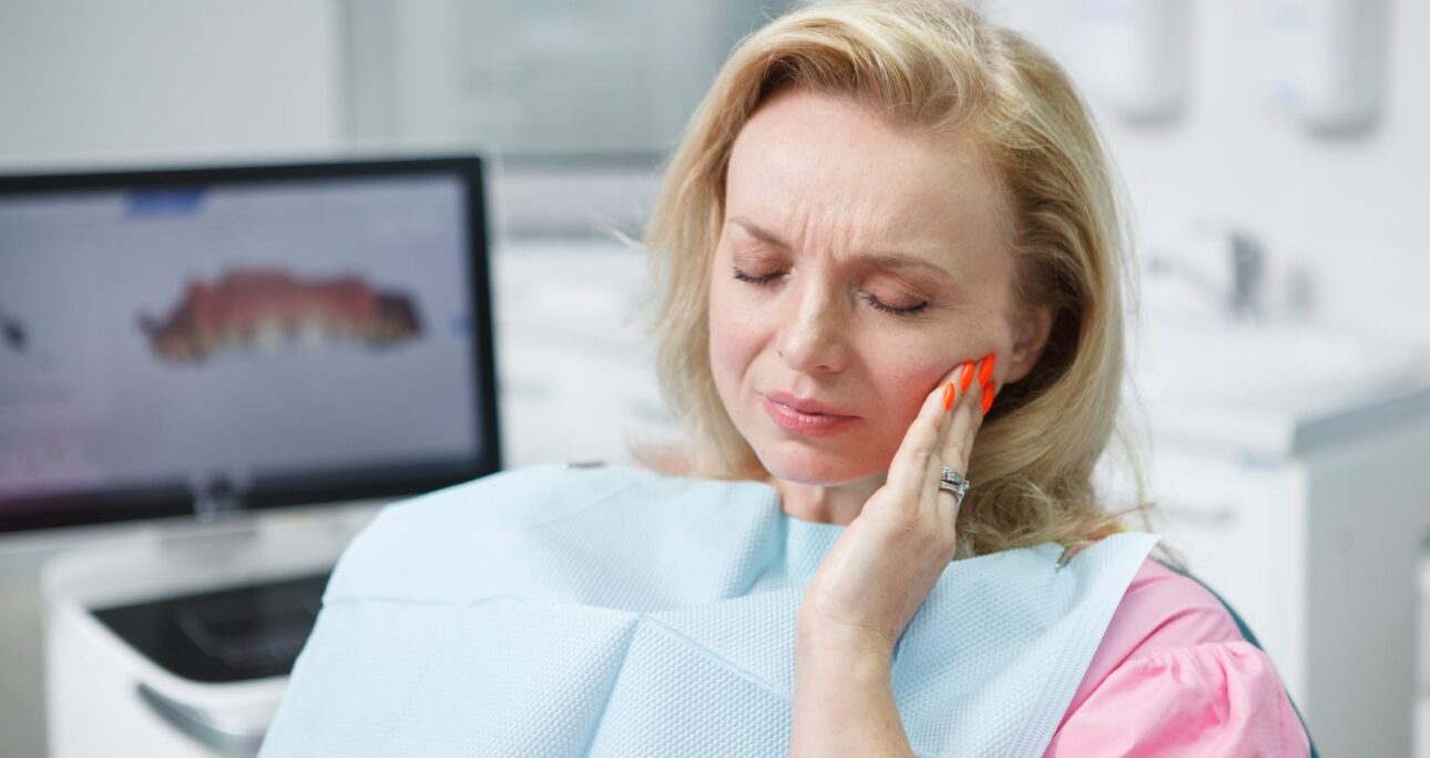 Síntomas del bruxismo: Cómo el estrés de la rutina está desgastando tus dientes